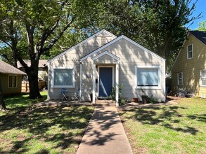 Building Photo - 3 Bedroom for Lease June 1