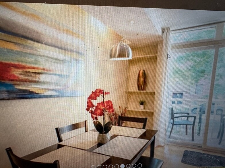 Building Photo - 830 W Altgeld St