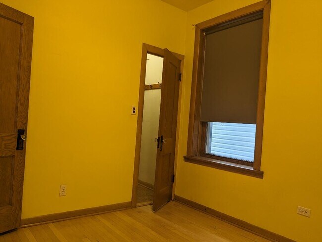 Building Photo - 4155 W Wellington Ave