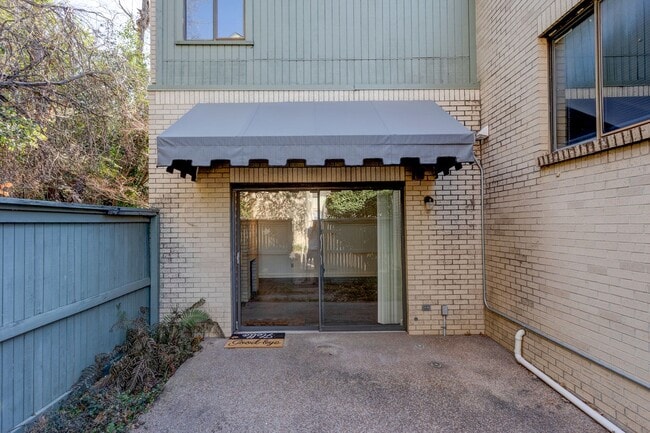 Building Photo - TCU / Medical District Townhome