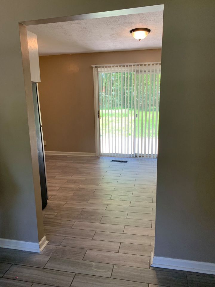 Building Photo - 1361 Finch Ln