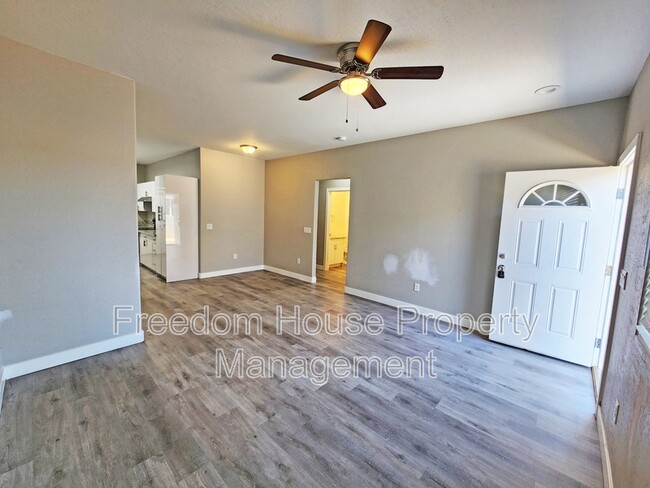 Building Photo - 1111 Sixshooter Ave