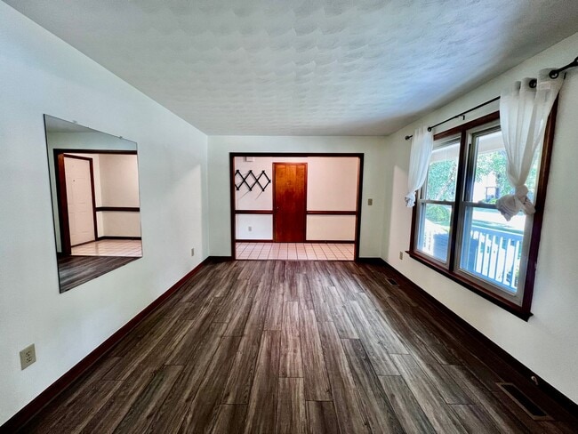 Building Photo - 4 bedroom ranch in the desirable Bellamy W...