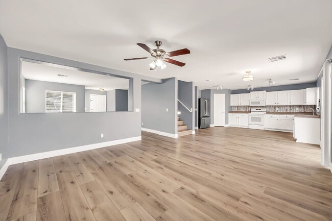 Building Photo - 2422 E Olivine Rd