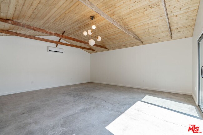 Building Photo - 4031 Edenhurst Ave