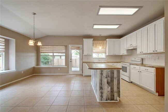 Building Photo - 1415 Coral Cay Ln
