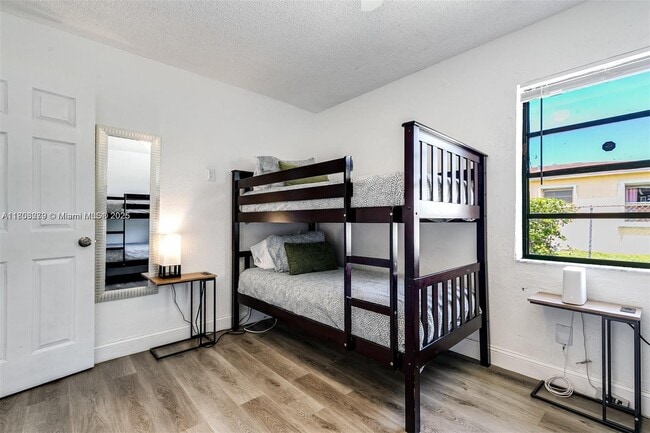 Building Photo - 4300 SW 28th St