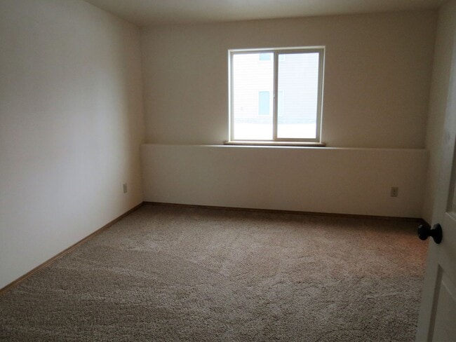 Building Photo - r813