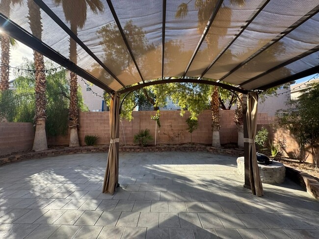 Building Photo - **Beautiful 4-Bedroom Home with Open Floor Plan, Solar, EV Charger & NO HOA**