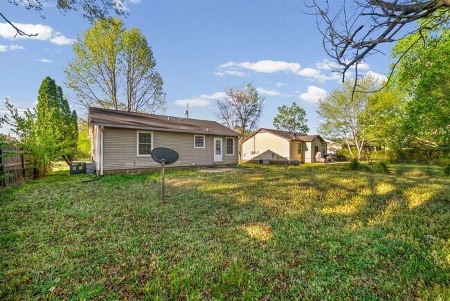 Building Photo - 3 Bedroom Pet Friendly Home For Rent!