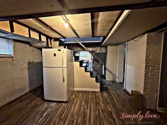 Building Photo - 4526 Albion Rd