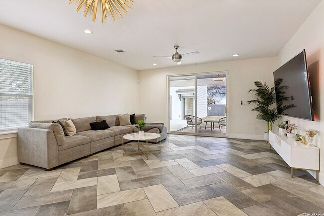 Building Photo - 303 Pendleton Ave