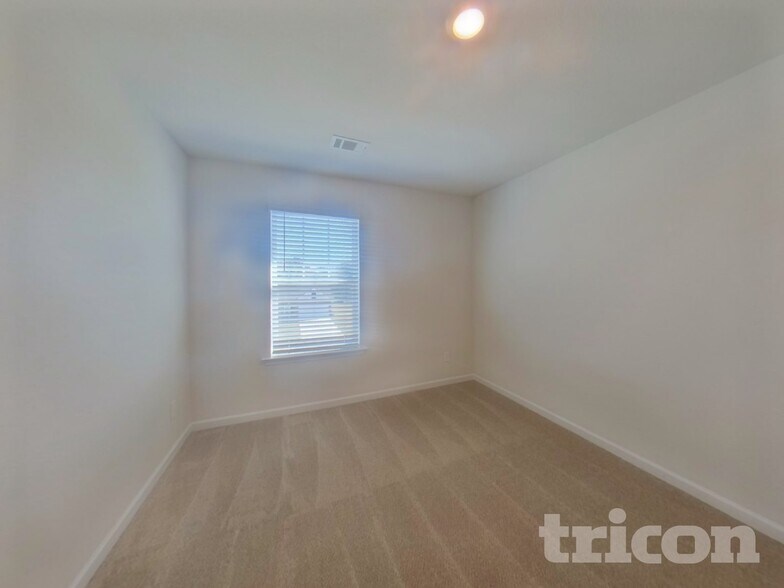 Building Photo - 823 Athens Ln