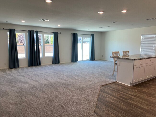 Building Photo - 3 Bedroom Plus Bonus Room Single Family Ho...