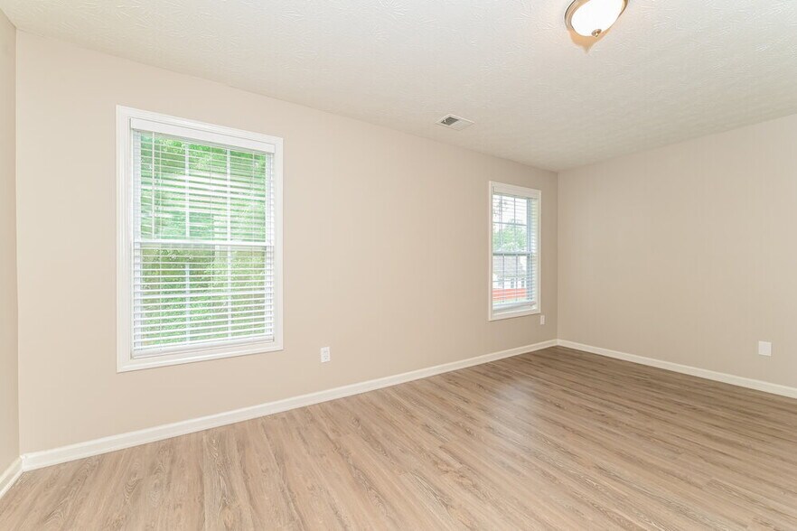 Building Photo - 215 Greenland Dr