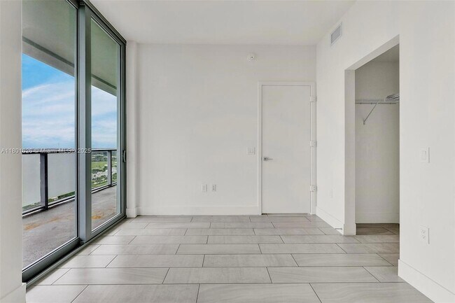Building Photo - 2000 Metropica Wy