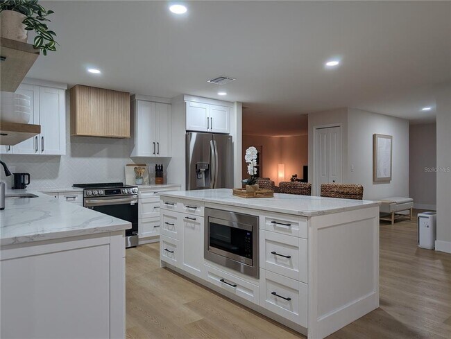 Building Photo - 1455 Fairway Dr