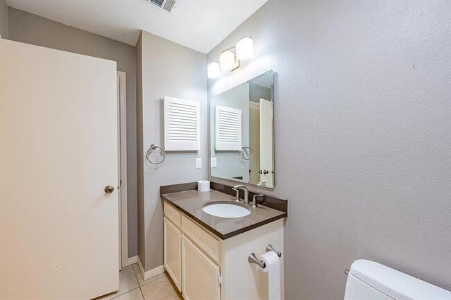 Building Photo - 6616 Mesa Hollow Dr