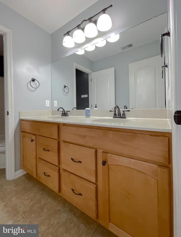 Building Photo - 46230 Sylvan Ct