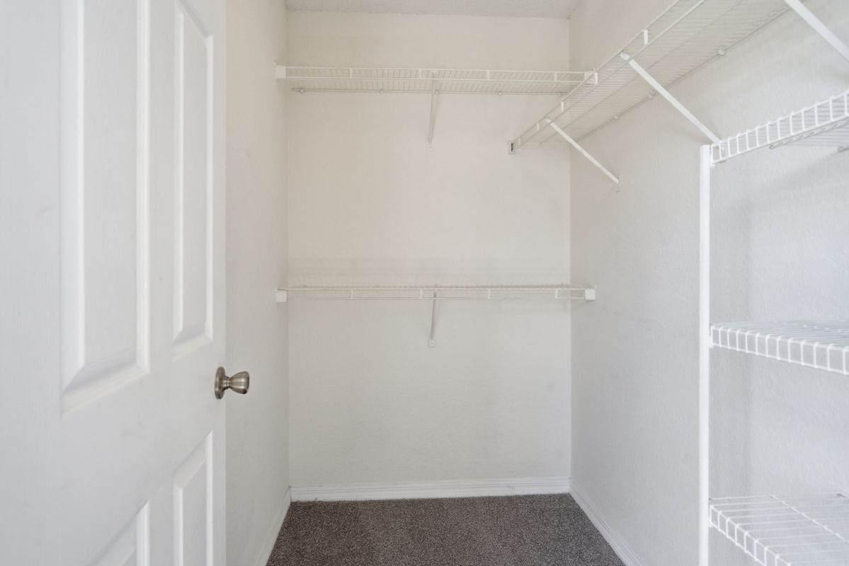 Building Photo - 4240 Summer Landing Dr