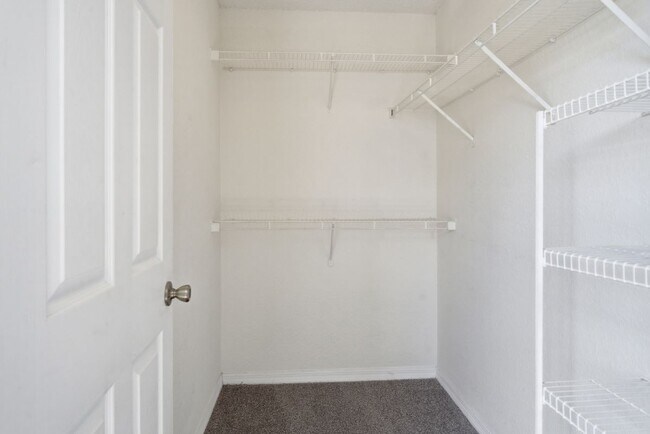 Building Photo - 4240 Summer Landing Dr