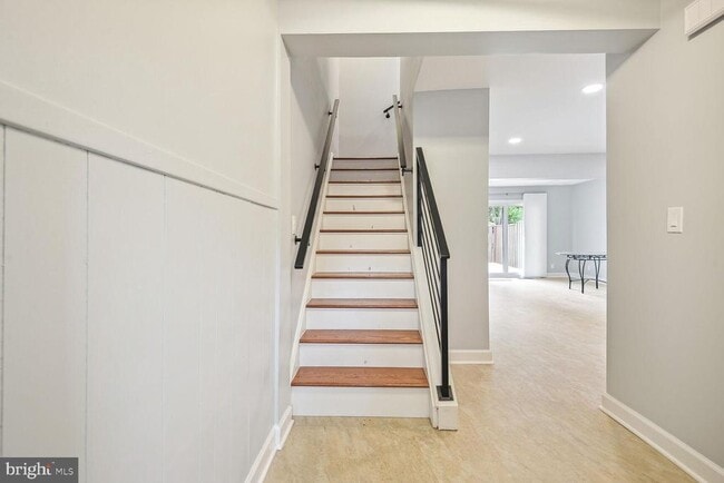 Building Photo - 1635 Valencia Way
