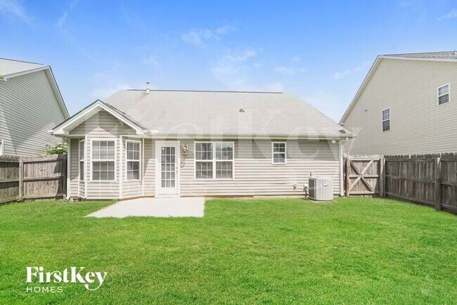 Building Photo - 916 Lakehill Rd