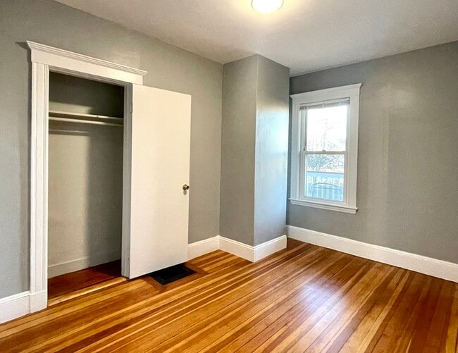 Building Photo - 29 W Tremlett St