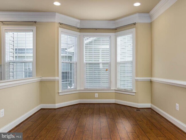 Building Photo - 220 Centennial Dr