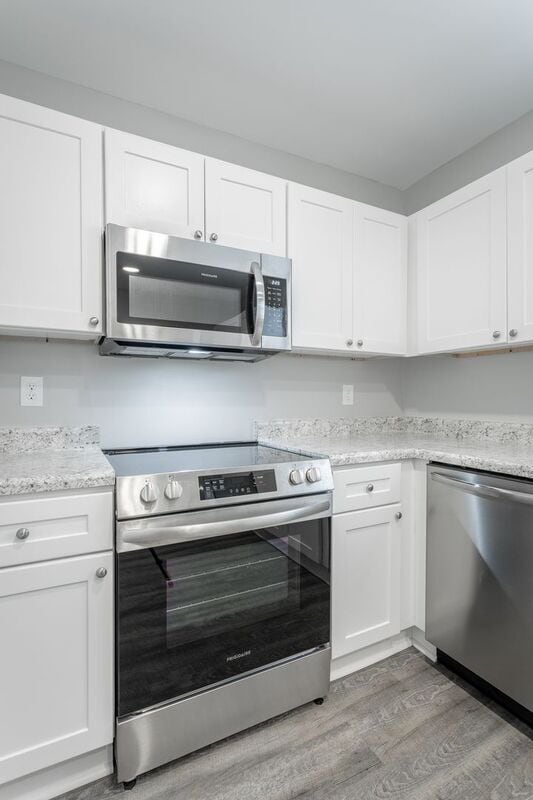 Building Photo - 5 Meadowbrook Dr W
