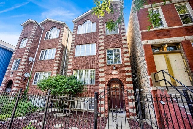 Primary Photo - 1339 N Greenview Ave