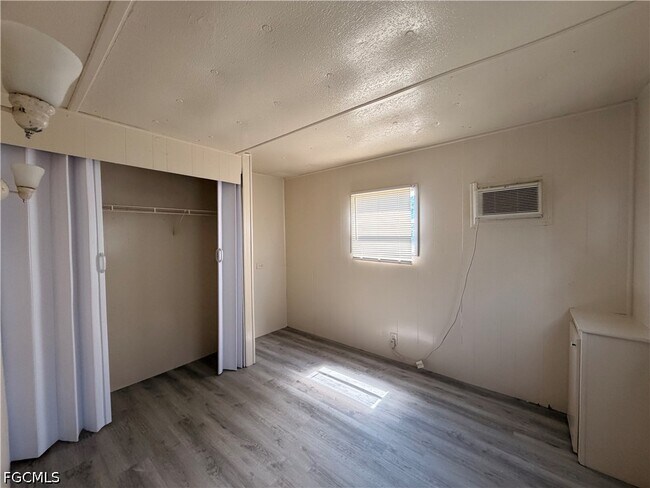 Building Photo - 7869 Suncoast Dr
