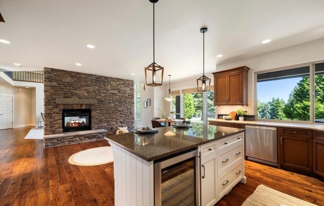 Building Photo - Beautiful Home in Semiahmoo!