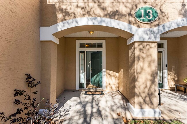 Building Photo - Charming 3BR Townhouse with Garage & Priva...