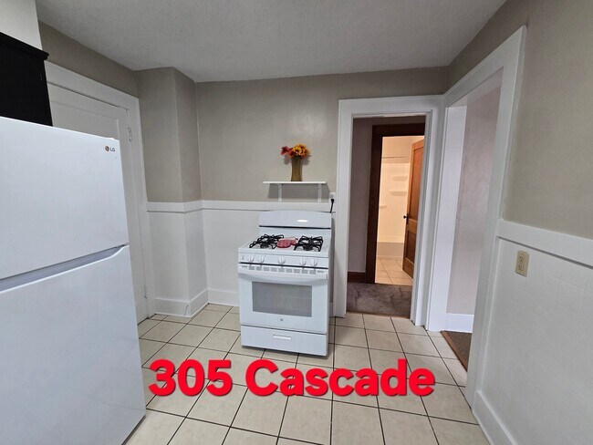 Building Photo - 305 Cascade St