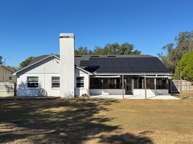 Building Photo - Your Dream Home Awaits! MASSIVE Backyard! ...