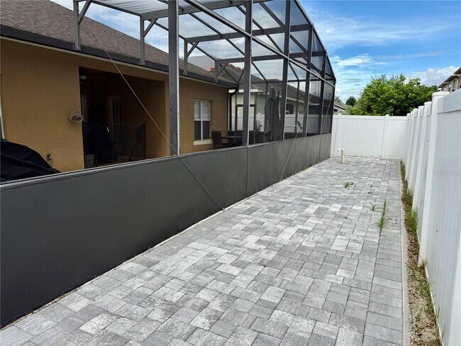 Building Photo - 255 Magical Way