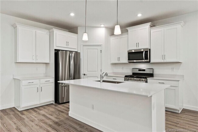 Building Photo - 14135 SW Safi Ter