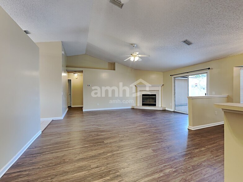 Building Photo - 2562 Glenfield Dr