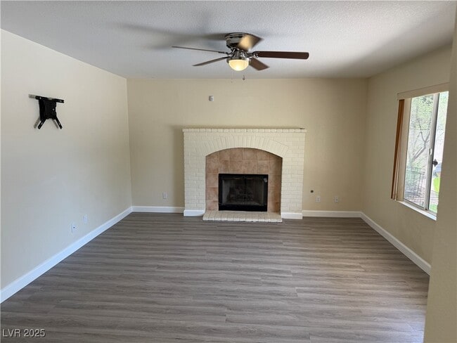 Building Photo - 2113 Desert Pines St