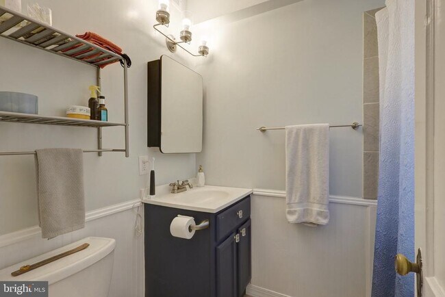 Building Photo - 1811 Key Blvd