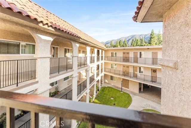 Building Photo - 3010 Montrose Ave