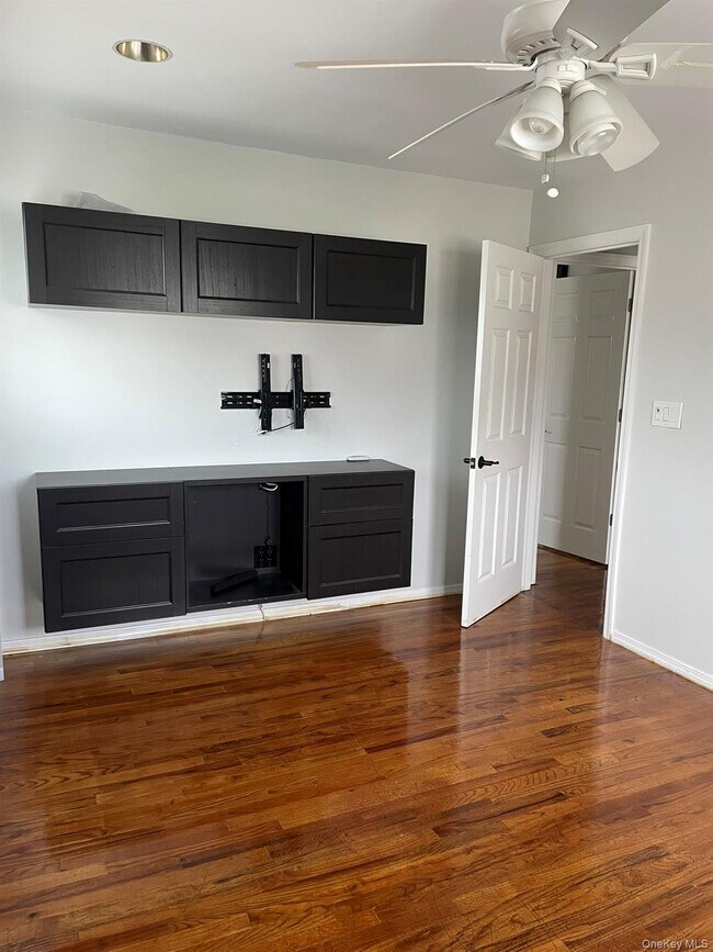 Building Photo - 7 Motor Ln