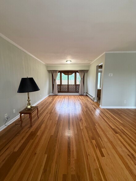 Building Photo - 1 Rosewood Dr