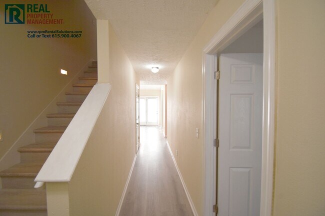 Building Photo - Wonderful 3 bedroom 3 bath home with HUGE bonus room! Washer/dryer included and attached garage!