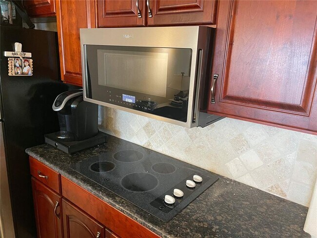 Building Photo - 2506 N Rocky Point Dr