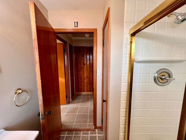 Building Photo - Coraopolis - 2 Bed 2 Bath - Home for Rent!