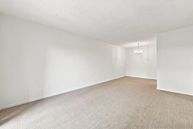 Building Photo - 1601 S Flagler Dr