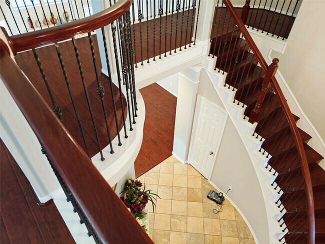 Building Photo - 26418 Creston Woods Dr