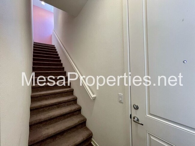 Building Photo - 8870 Camphor Ave